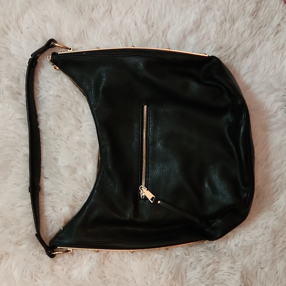 MMS shoulder back in black vegan leather